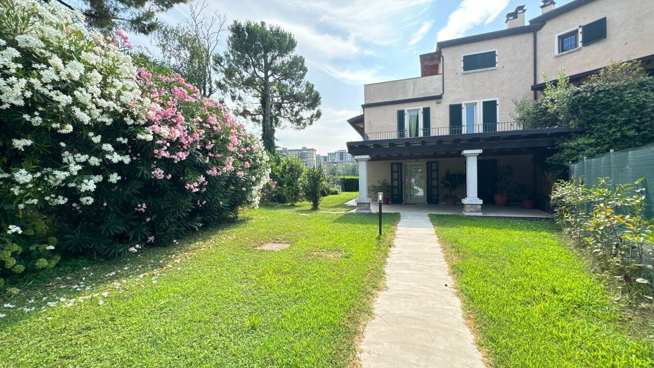 Villa Bifamiliare Pentalocale a Brescia - 3467-35