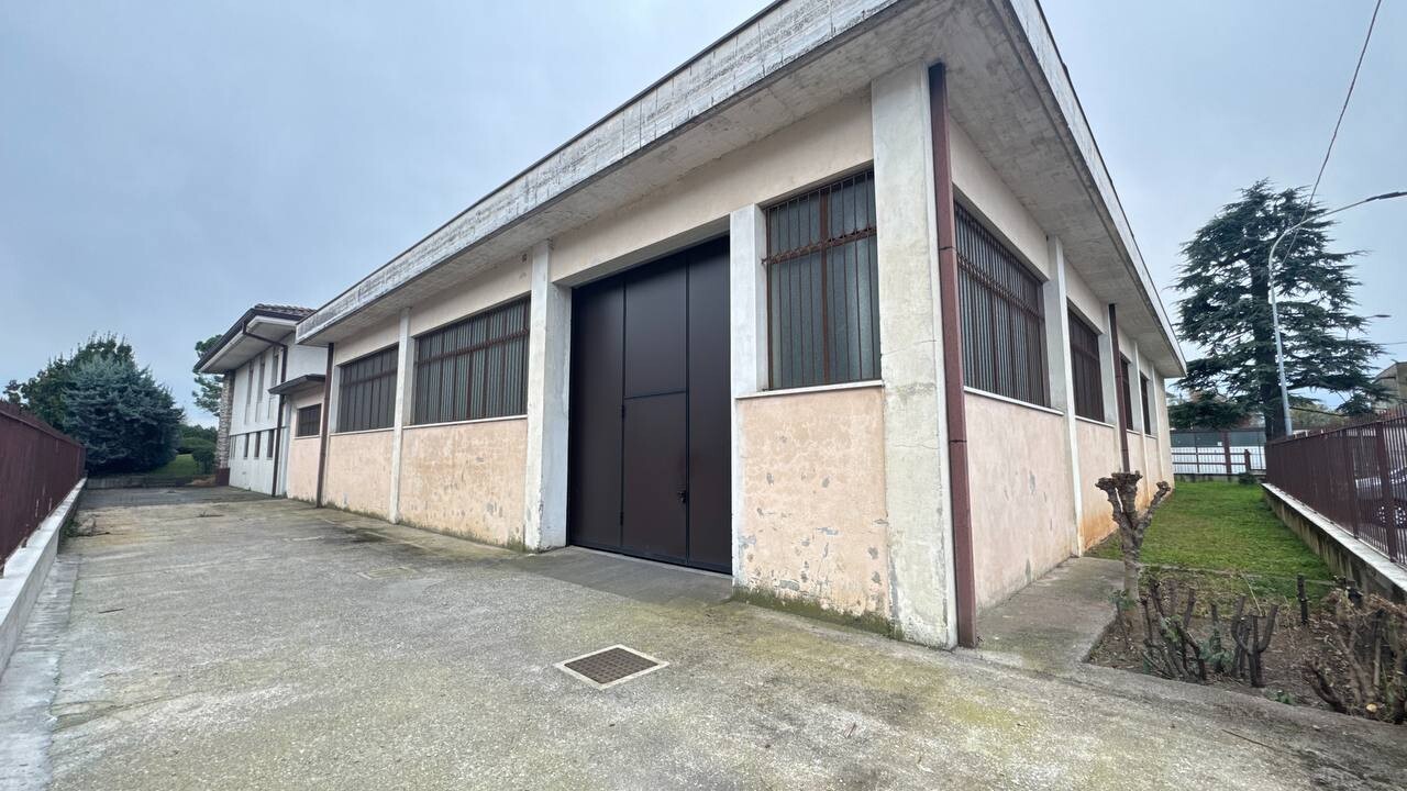 Capannone / Fondo Industriale/Artigianale a Rezzato - 3595-11