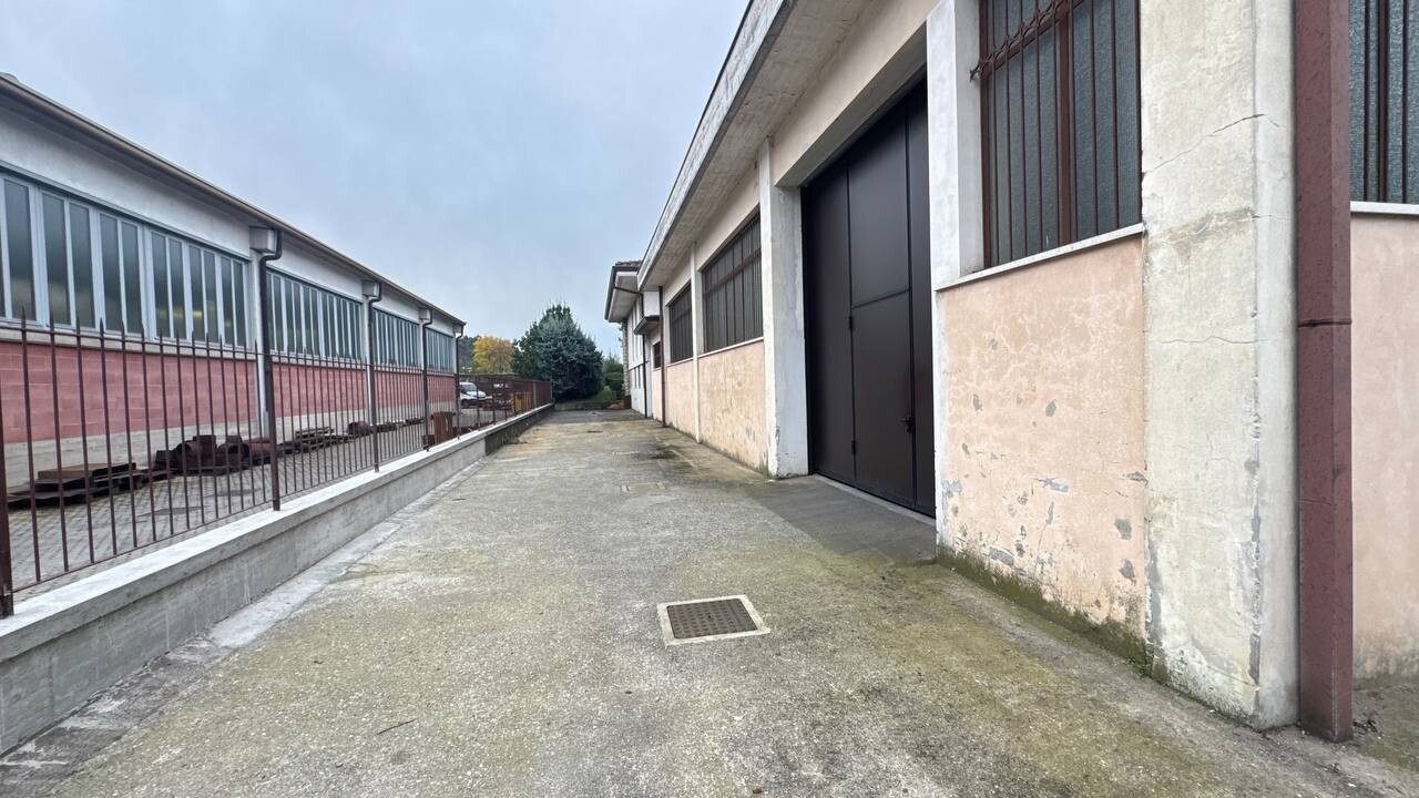 Capannone / Fondo Industriale/Artigianale a Rezzato - 3595-12