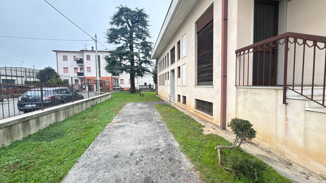 Capannone / Fondo Industriale/Artigianale a Rezzato - 3595-14